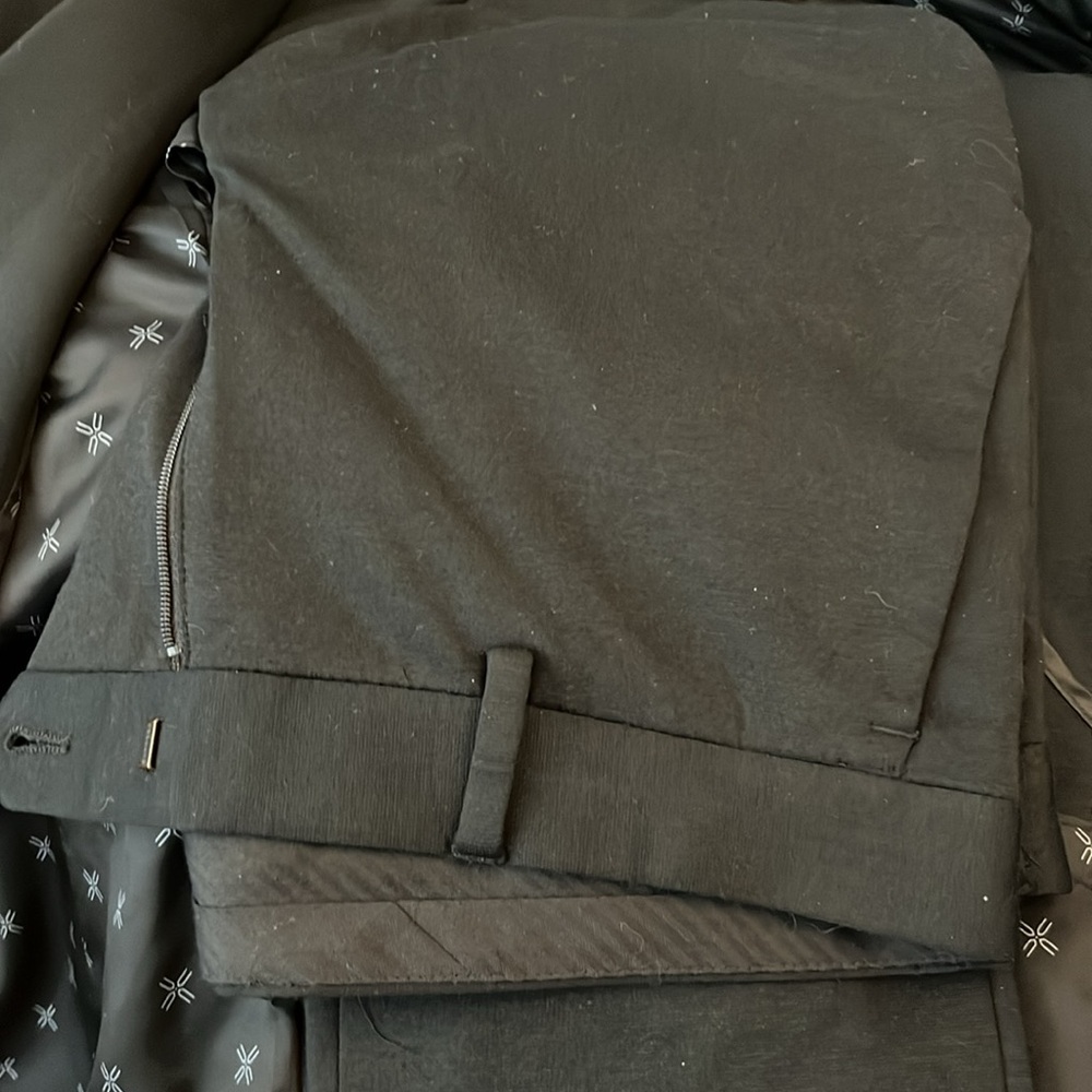 Classic Black Men's suit - Picture 2 of 4